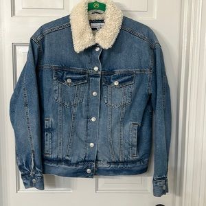 Jean jacket with Sherpa lining